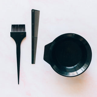 Hair dye application set with a plastic bowl, comb and brush for applying hairdye